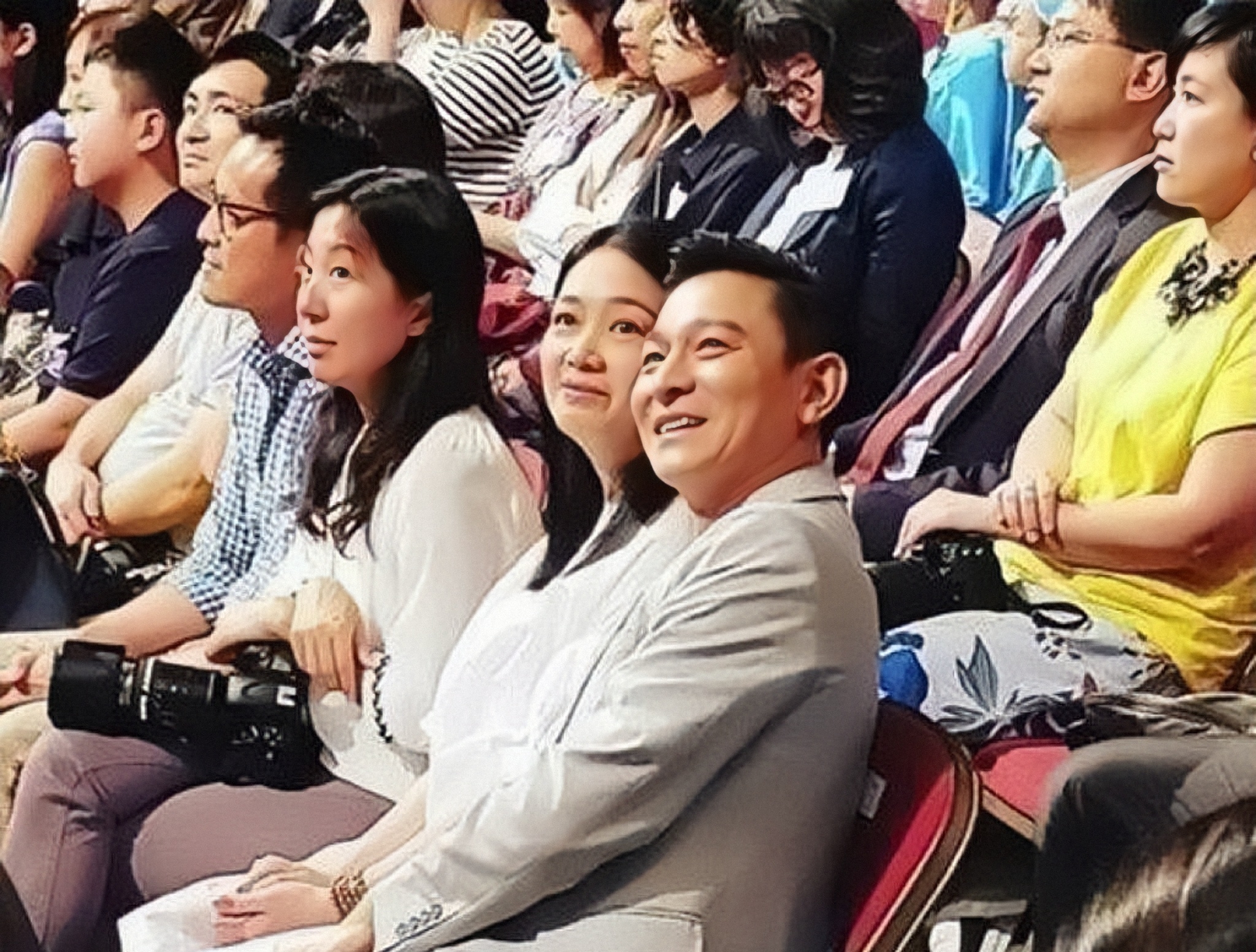 富家千金私自生下孩子,富家千金意外怀孕却被穷小子抛弃