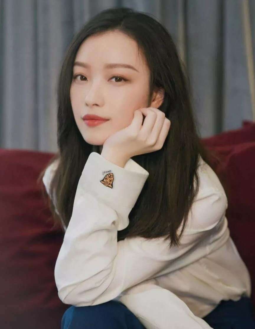 怎么化妆做到换头的效果,化妆如换头如何打造精致演员脸