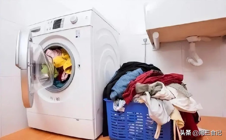 洗衣服时按哪个按钮洗,洗衣服要怎么洗才正确呢