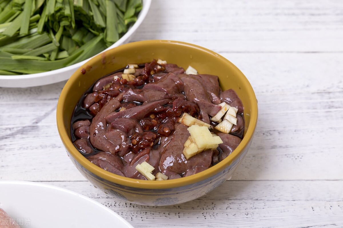 缺铁的吃什么补铁最快最有效,人体缺铁吃哪种食物补铁效果更好