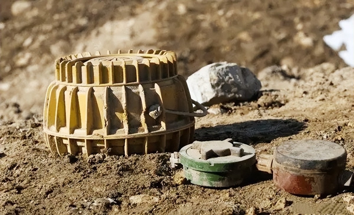 脚踩120万枚地雷，清理最少要4000年，非洲人用笨办法搞定