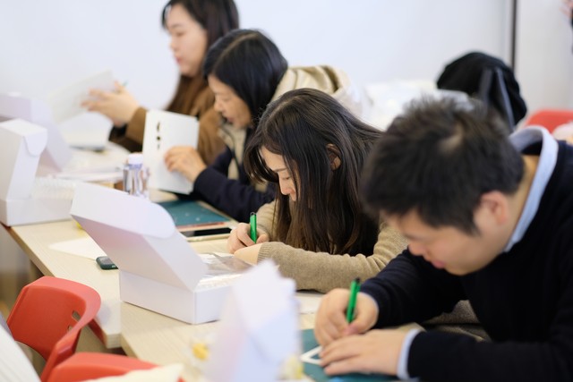 加强职业教育的优势,发展职业教育对青少年的启示