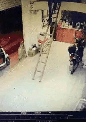 神回复：扔第一颗的时候，日本就是这么想的！神评把我笑死了