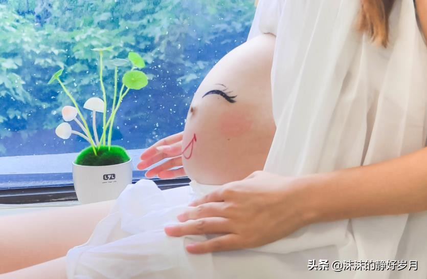 手电筒光照胎教的正确做法,孕妈用手电筒照胎教