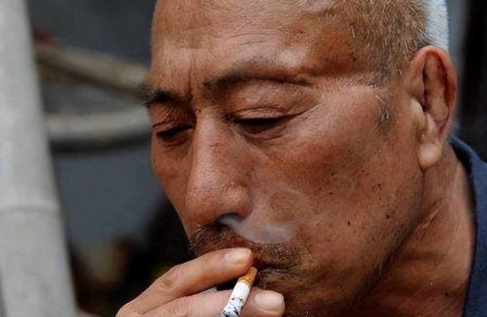 同样是抽烟为什么有的肺癌不一样,同样是抽烟为什么有人生病