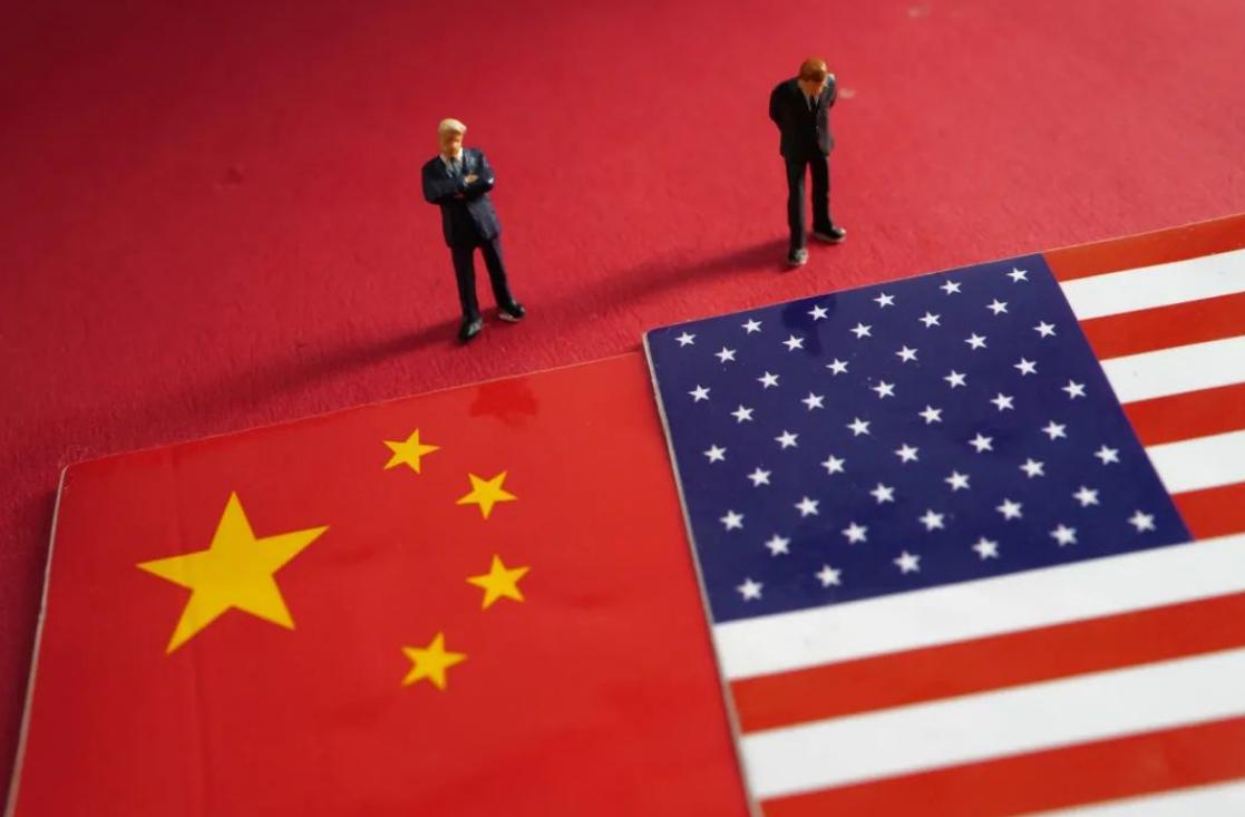 6月3日消息：美军机抵近山东舰，歼16没给歼15机会，与美机拼*刀刺**