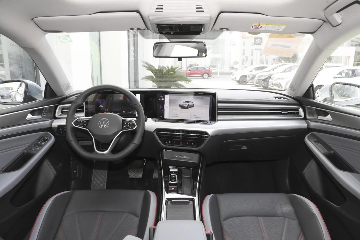 年轻人第一次买车，试完本田雅阁，再试大众凌渡L，才知道选谁好