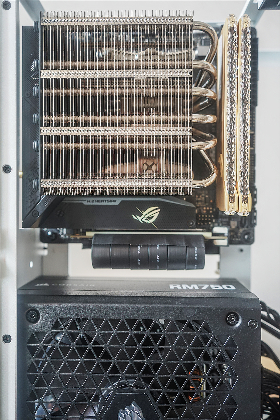 乔思伯机箱u5装机教程,桌面上的小垃圾桶