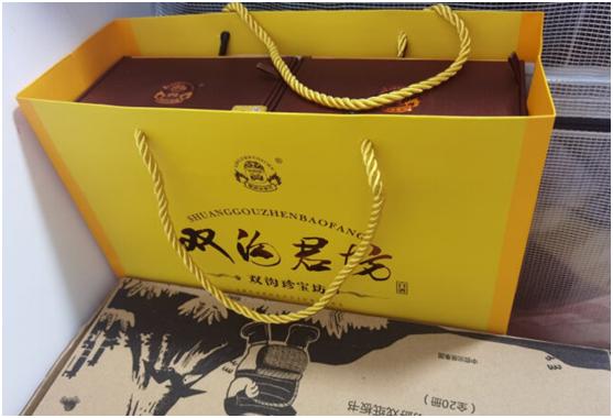 茅台酒瓶子上的针孔是真的吗,假茅台酒瓶里珠子晃动了怎么回事