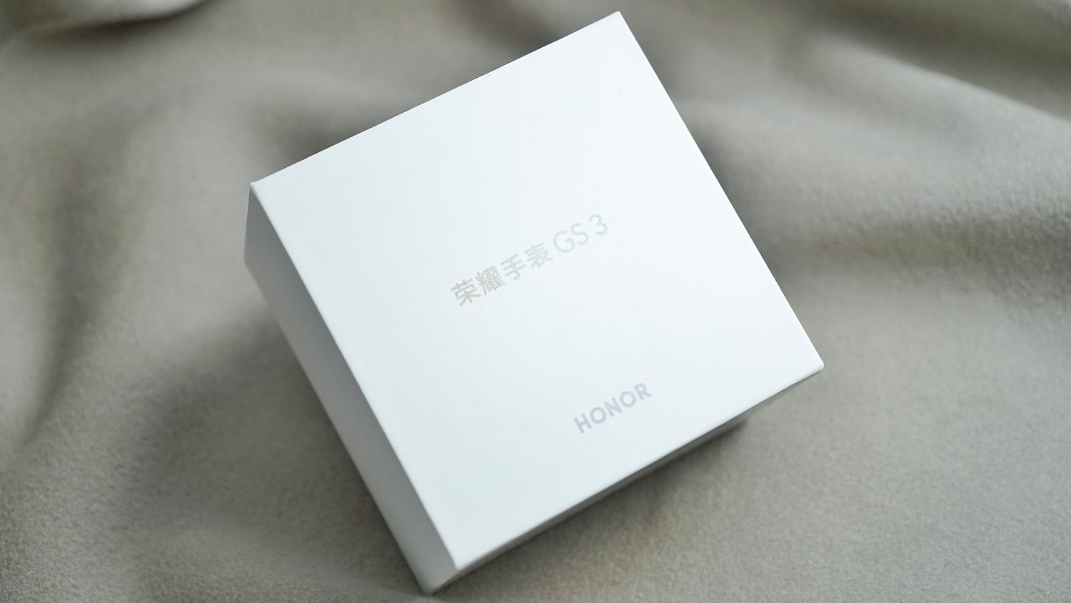 华为gt3和荣耀gspro手表哪个好,荣耀手表gs3运动功能体验