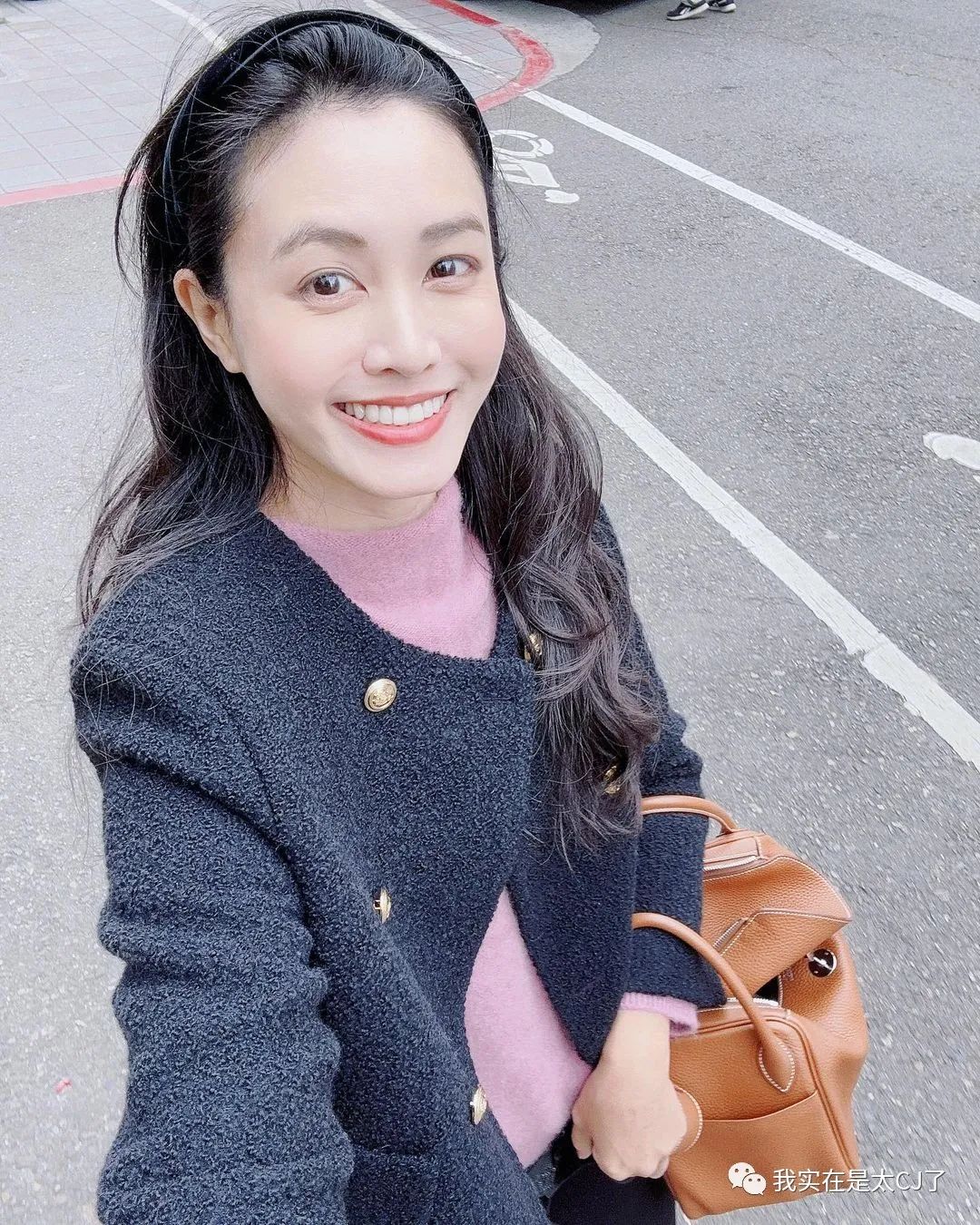 真富婆假富婆对比,台湾富婆王思佳晒香奈儿包遭吐槽