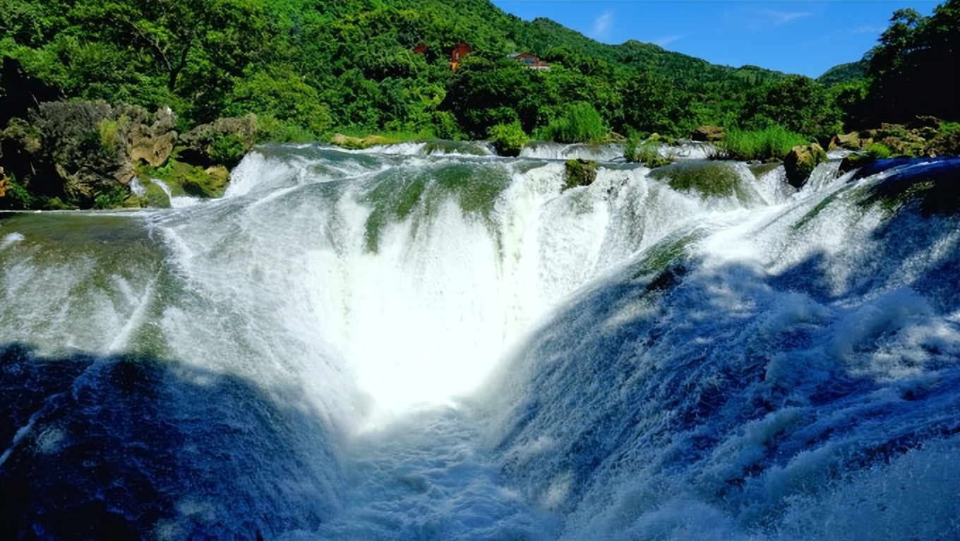 黄果树瀑布漫天扑面而来的水雾,黄果树瀑布4天旅游攻略
