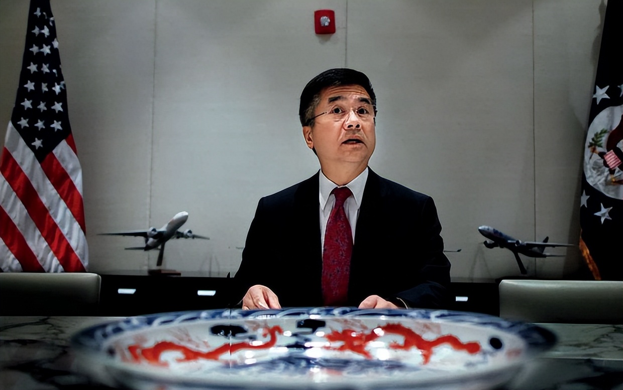 美国华裔部长骆家辉：任期内多次*压打**华为，卸任后竟来中国捞金？