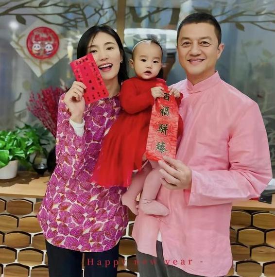 李嫣穿衣打扮神似王菲,15岁李嫣大方晒正脸照