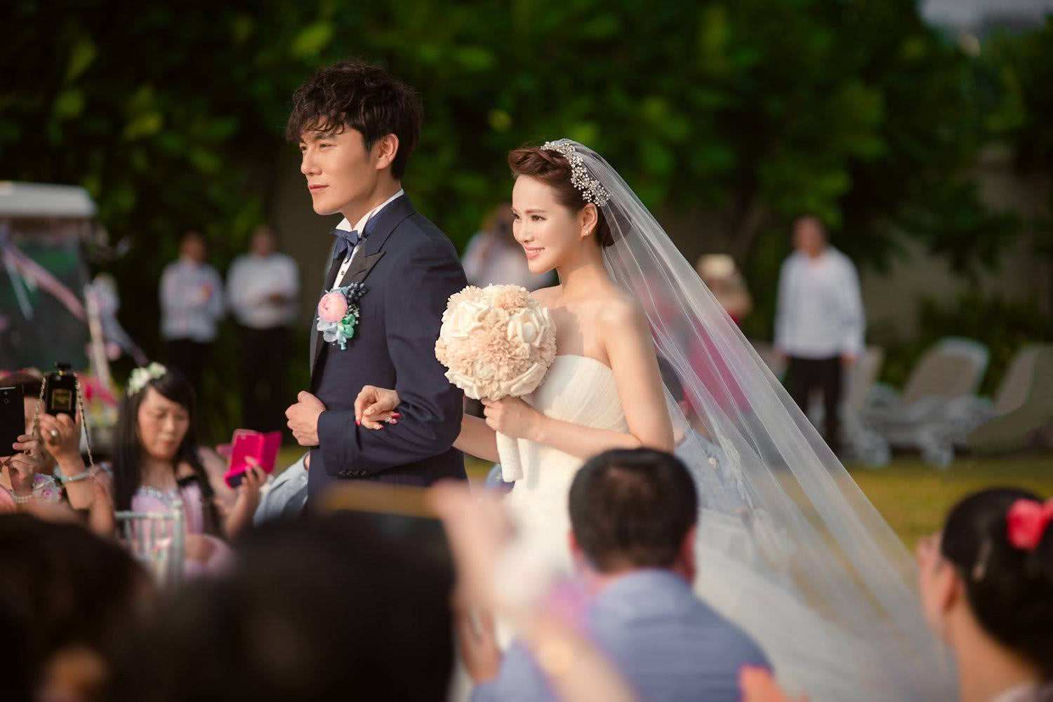 靠老婆成名的男明星,靠妻子上位的男明星