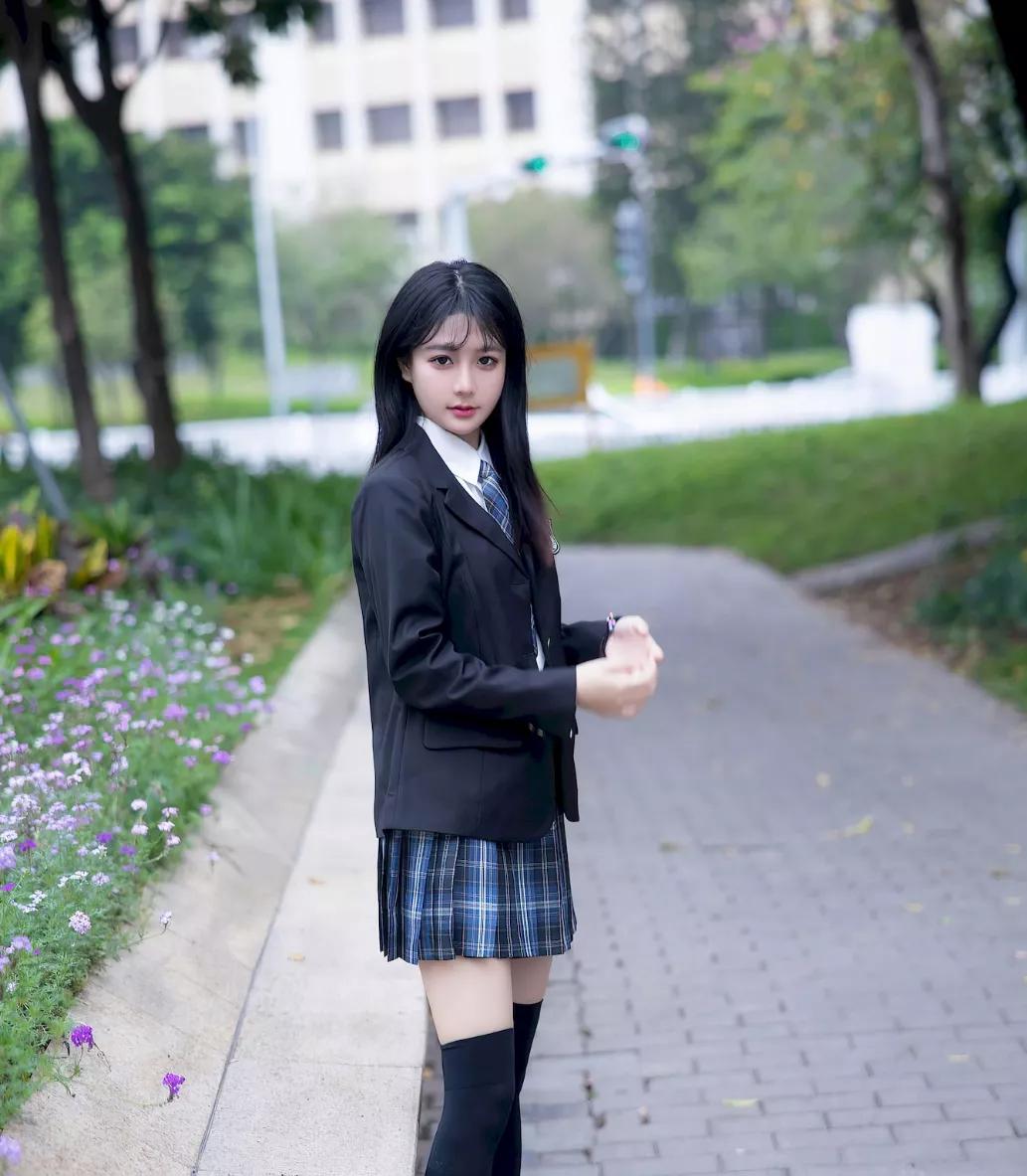 俏皮萝莉学院风,萝莉校园风美女