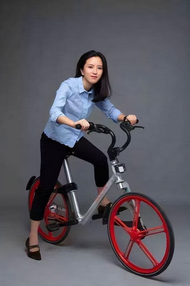 摩拜单车创始人胡玮炜卖了多少钱,ofo共享单车的创始人戴威