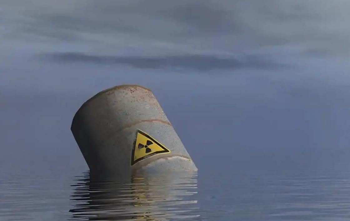 日本球迷“捡垃圾”值得学习？有小礼而无大义，内心虚伪爱演戏