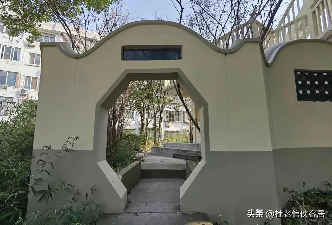 如风往事之——漫谈油菜花开与“白塔”