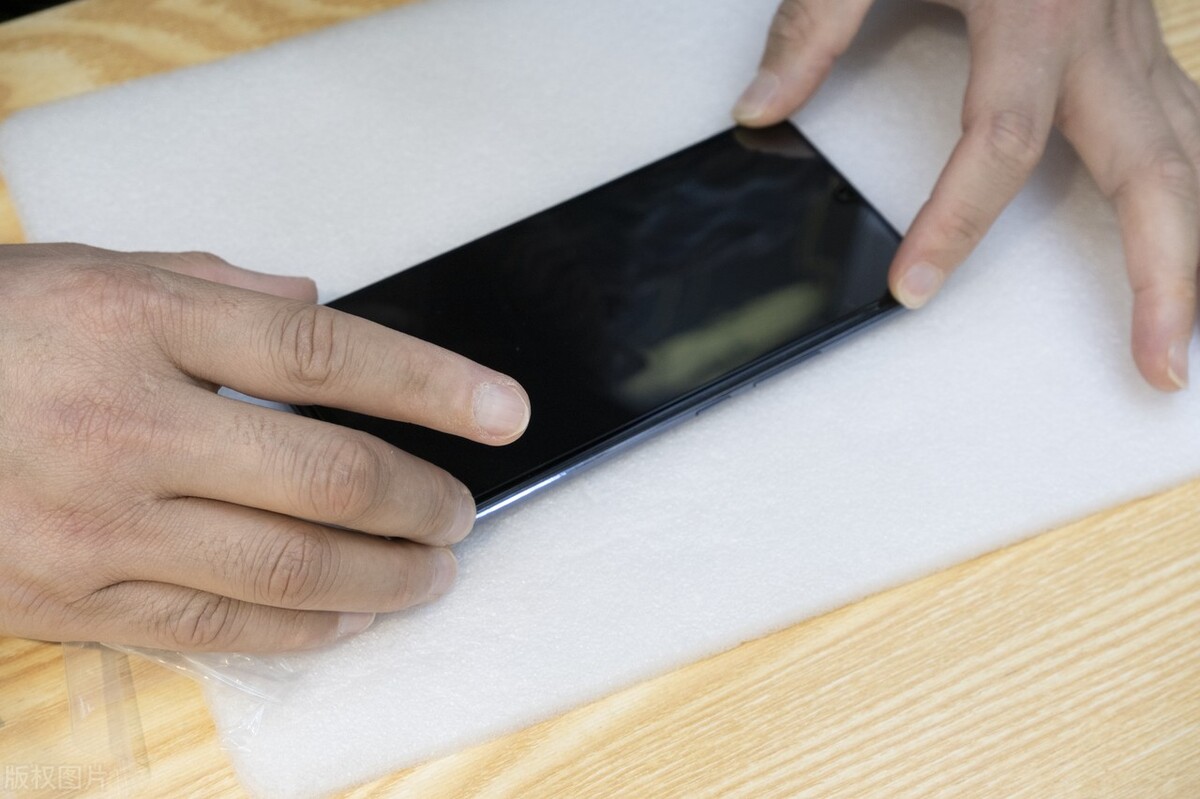 手机贴膜小技巧,怎么贴手机贴膜