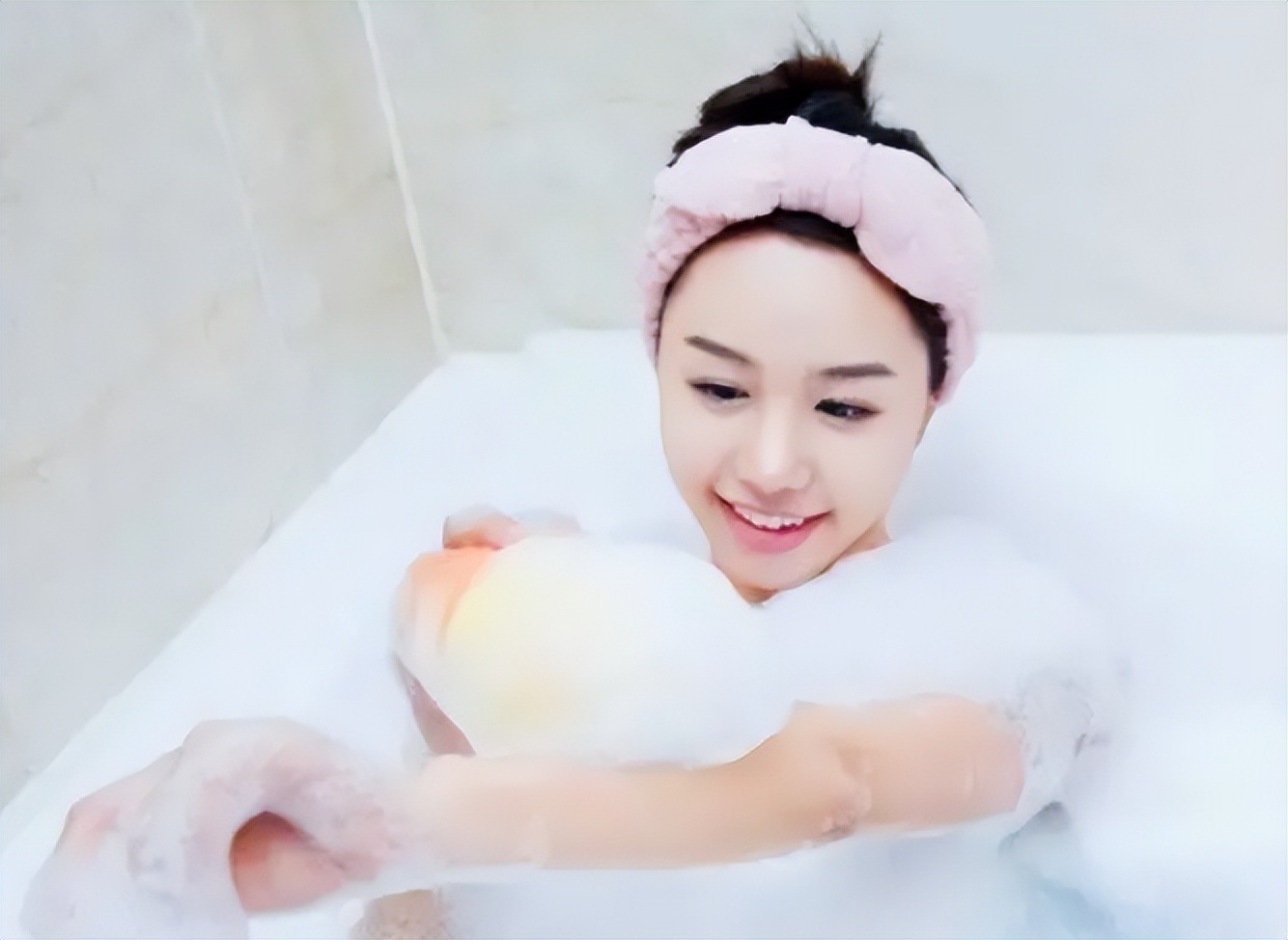 女生洗屁屁，热水好还是凉水好，要不要加勺盐？