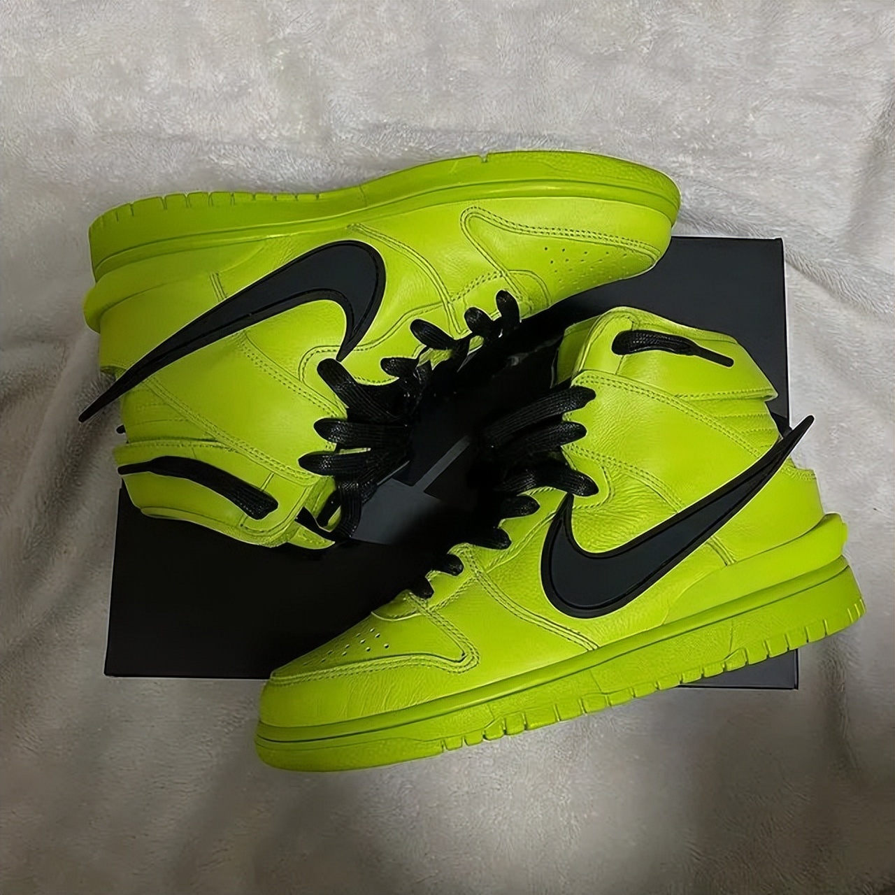 adidas重新发售yeezy (adidas yeezy积压库存超5亿美元)