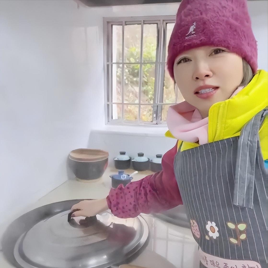 港星摆摊卖鱼蛋,两港星在大陆买鱼蛋