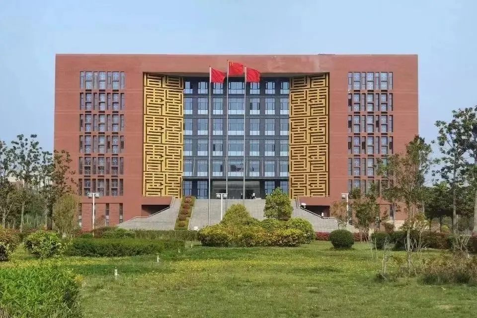 选择郑州城轨交通学校,郑州航院一本还是二本呢