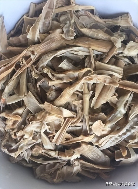 干笋只用水泡发就错了?老厨师:加上这一步,干笋香软脆嫩又入味