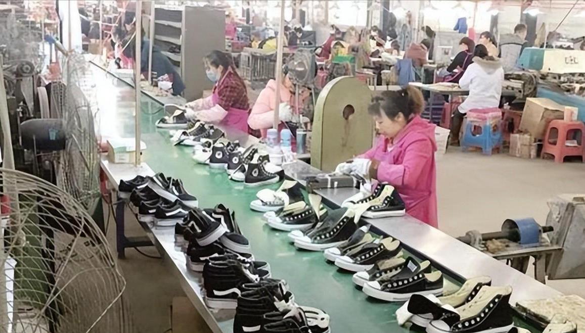 消费者疯狂购物的视频,消费者疯狂下单视频