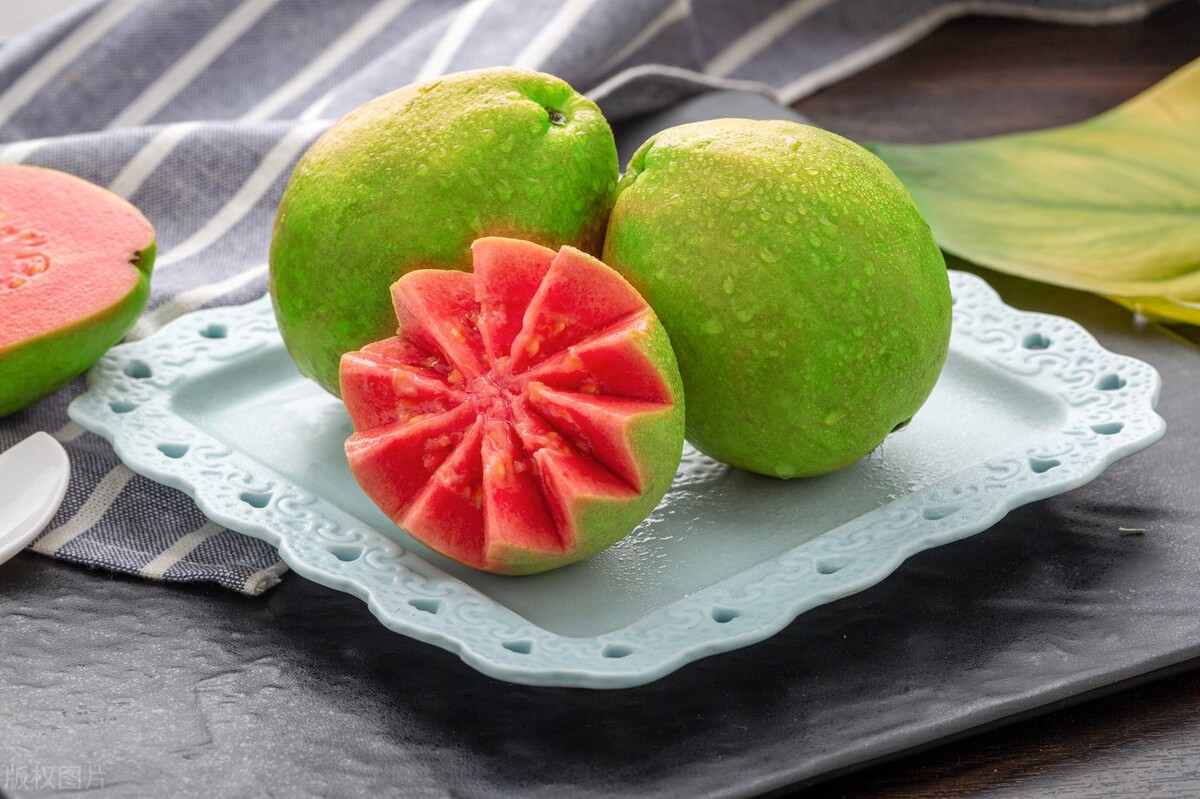 红心芭乐跟红宝石番石榴哪个好吃,红宝石芭乐番石榴海南