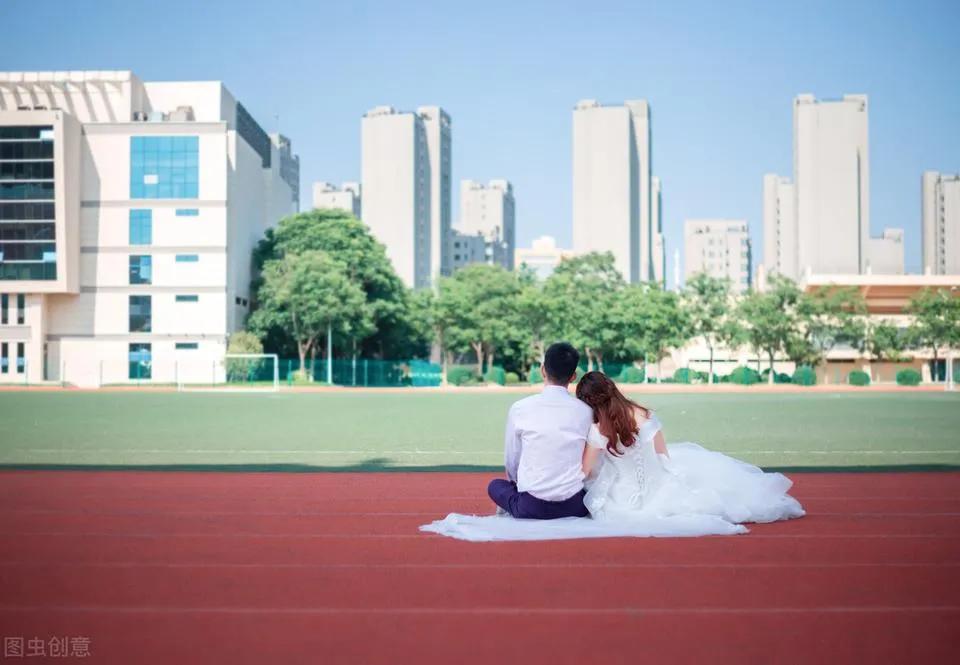 男朋友没车没房还远嫁有必要吗,父母不让远嫁男朋友说不理解