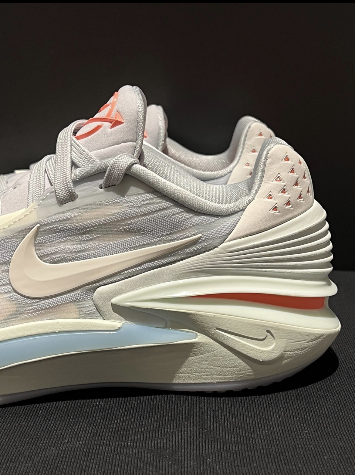 耐克篮球鞋gt水蜜桃,nikeairzoomg.t.cut2篮球鞋测评