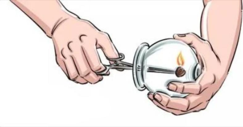 拔火罐吸出来的是湿气还是毒素,拔火罐出来的瘀血是什么样