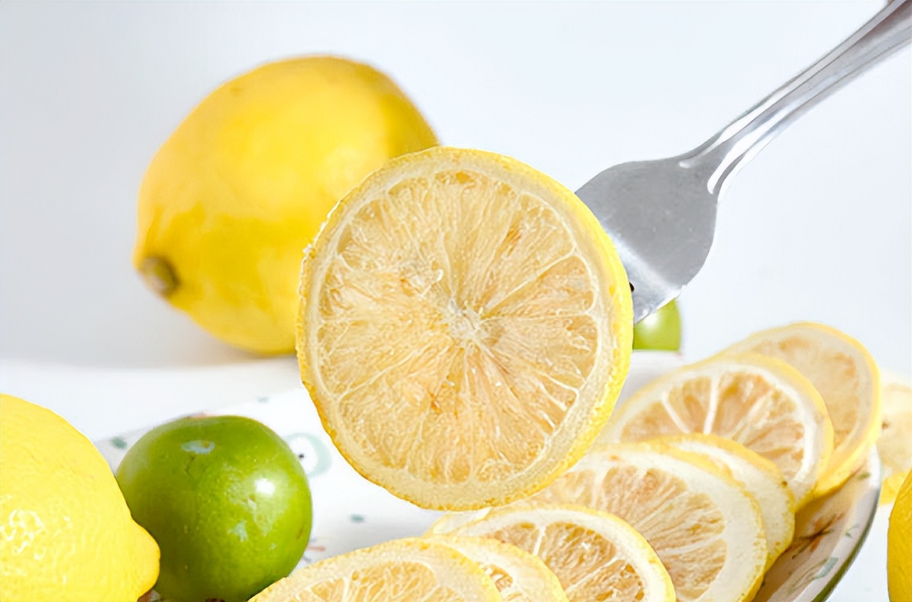 不想被晒黑的正确晒太阳方法,防晒不容易被晒黑的方法