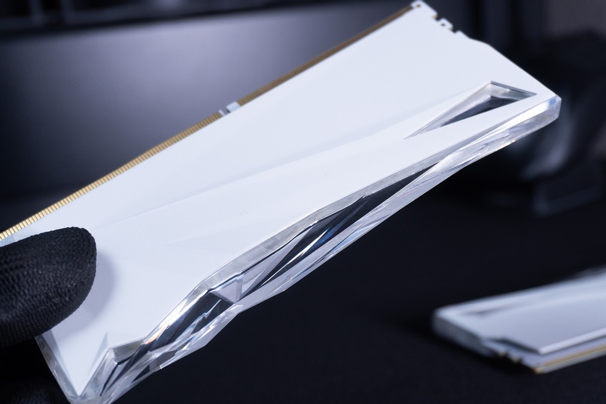 一键开启XMP，频率立刻翻倍6400，影驰星曜D5内存尝鲜