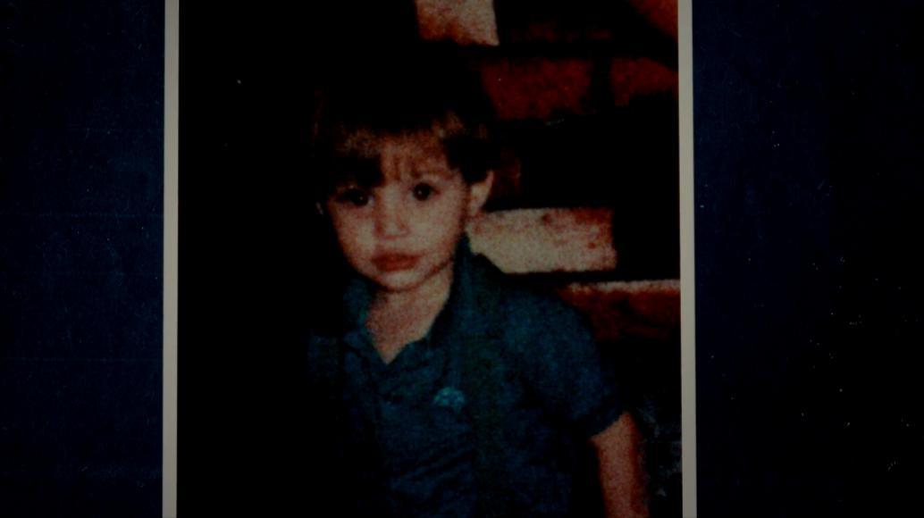 被养父绑走，性侵，被逼成脱衣舞女，美国这桩丑闻，太荒唐了