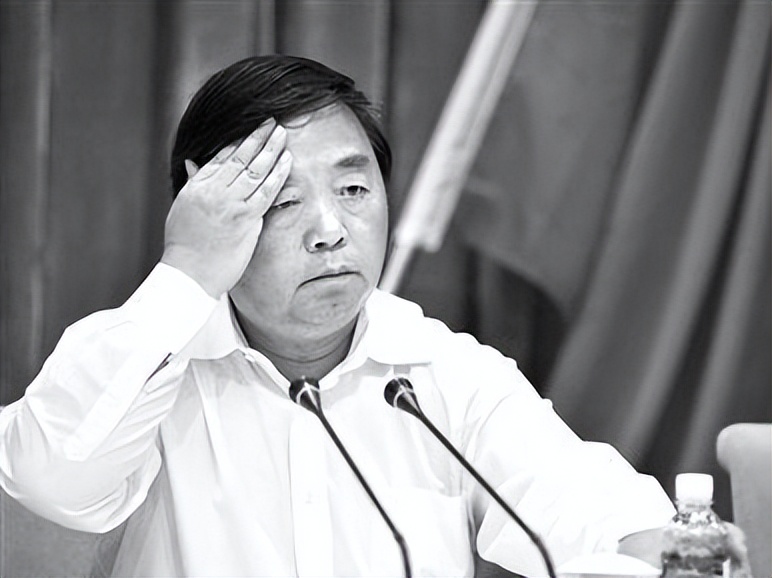 南京“色贪市长”落马：*养包**女下属，爱好在酒店办公，疯狂敛财