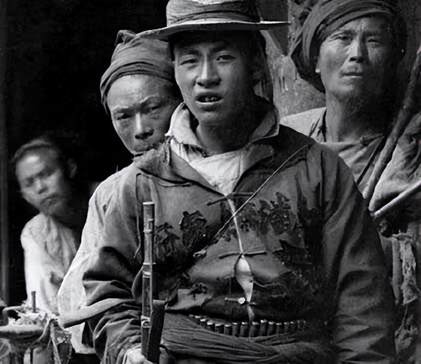 清军胸前的兵勇丁卒有何深意,清朝衣服勇卒兵丁是什么意思