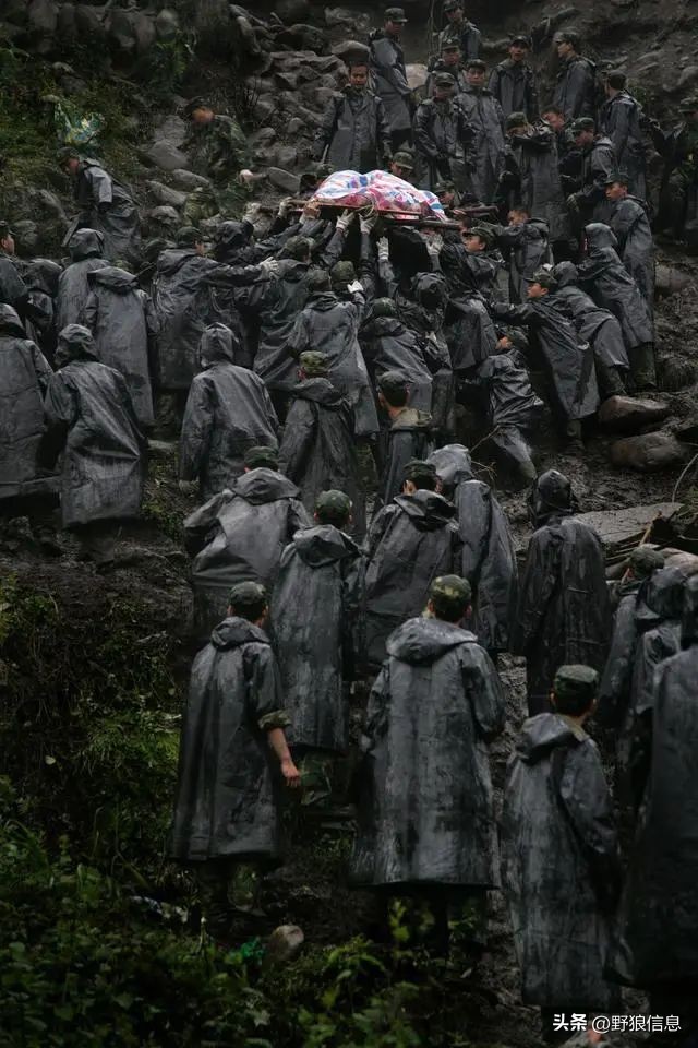 汶川地震所有人避难,回忆汶川地震当天
