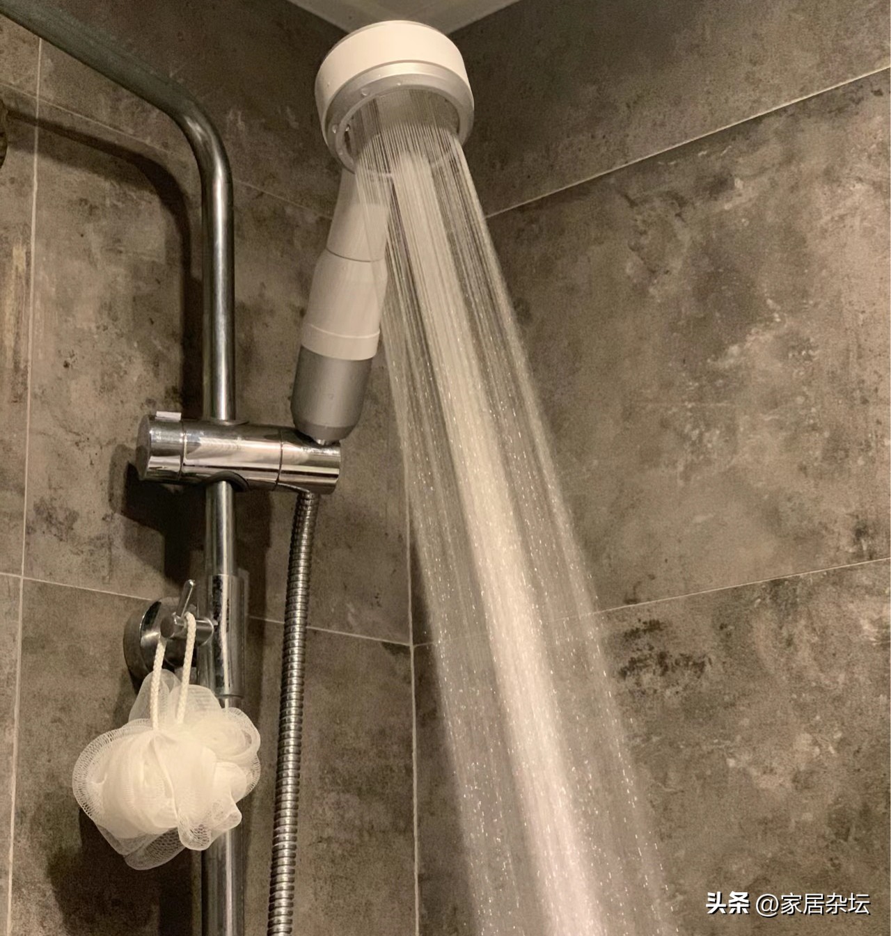 花洒用了三年还能换吗,入住一年的卫生间