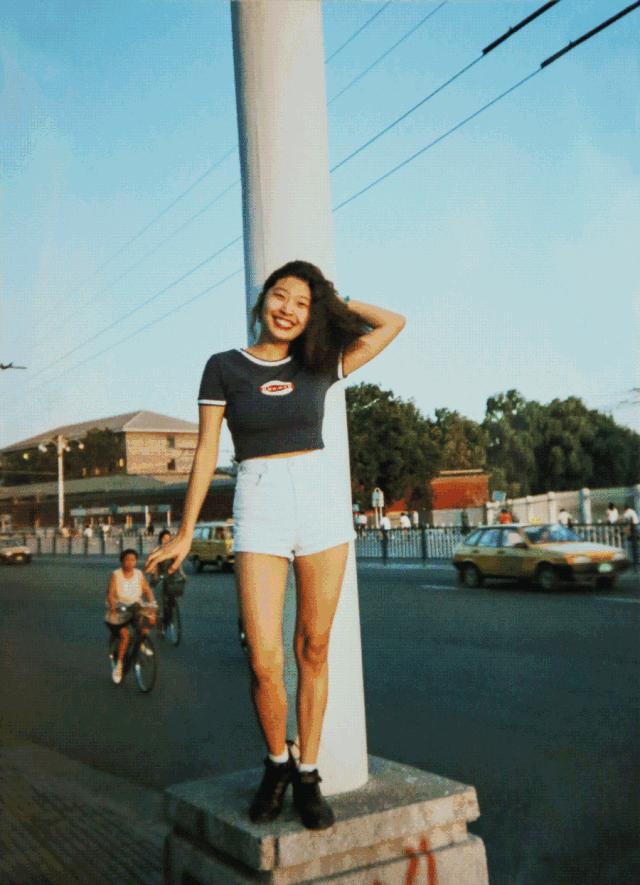 她19岁上《时代》周刊，20岁疑似被封杀，一张唱片值一个四合院？