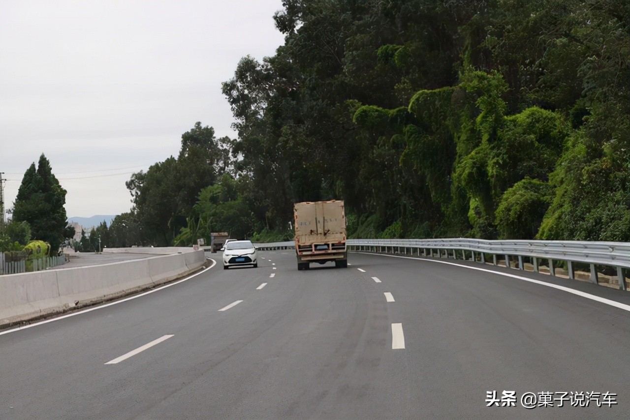 开车回家走国道和走高速哪个划算,跑长途走高速划算还是国道划算