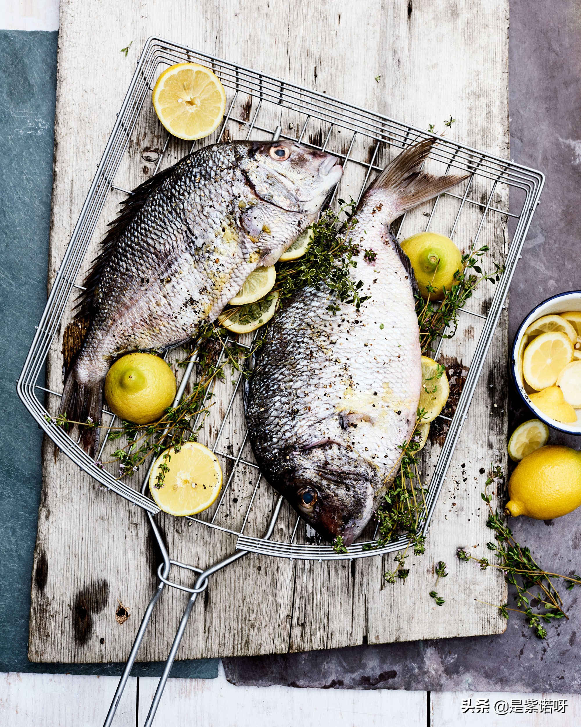 烤鱼怎么烤鱼肉才嫩滑,烤鱼怎么让鱼快速入味好吃