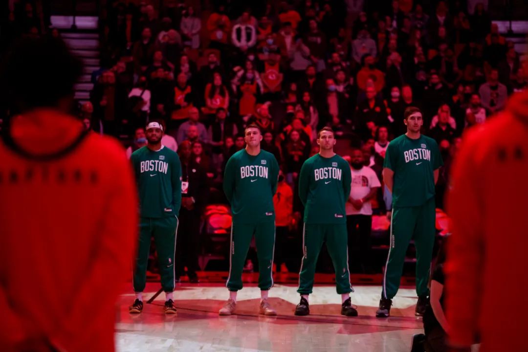 夏联励志一幕!从外卖员到NBA关键先生!努力的人永远不会被辜负