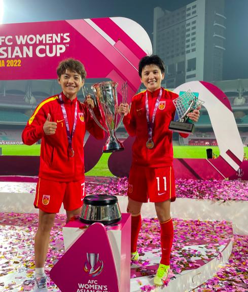 女足亚洲杯决赛女边裁,女足夺冠球迷疯狂