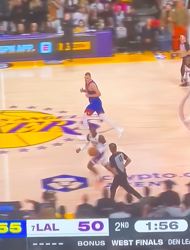 裁判承认误判曼联,施罗德两次技术犯规