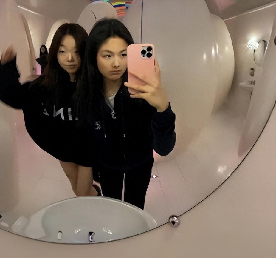 15岁王诗龄穿背带裙戴蕾丝手套,angela王诗龄喊angelababy