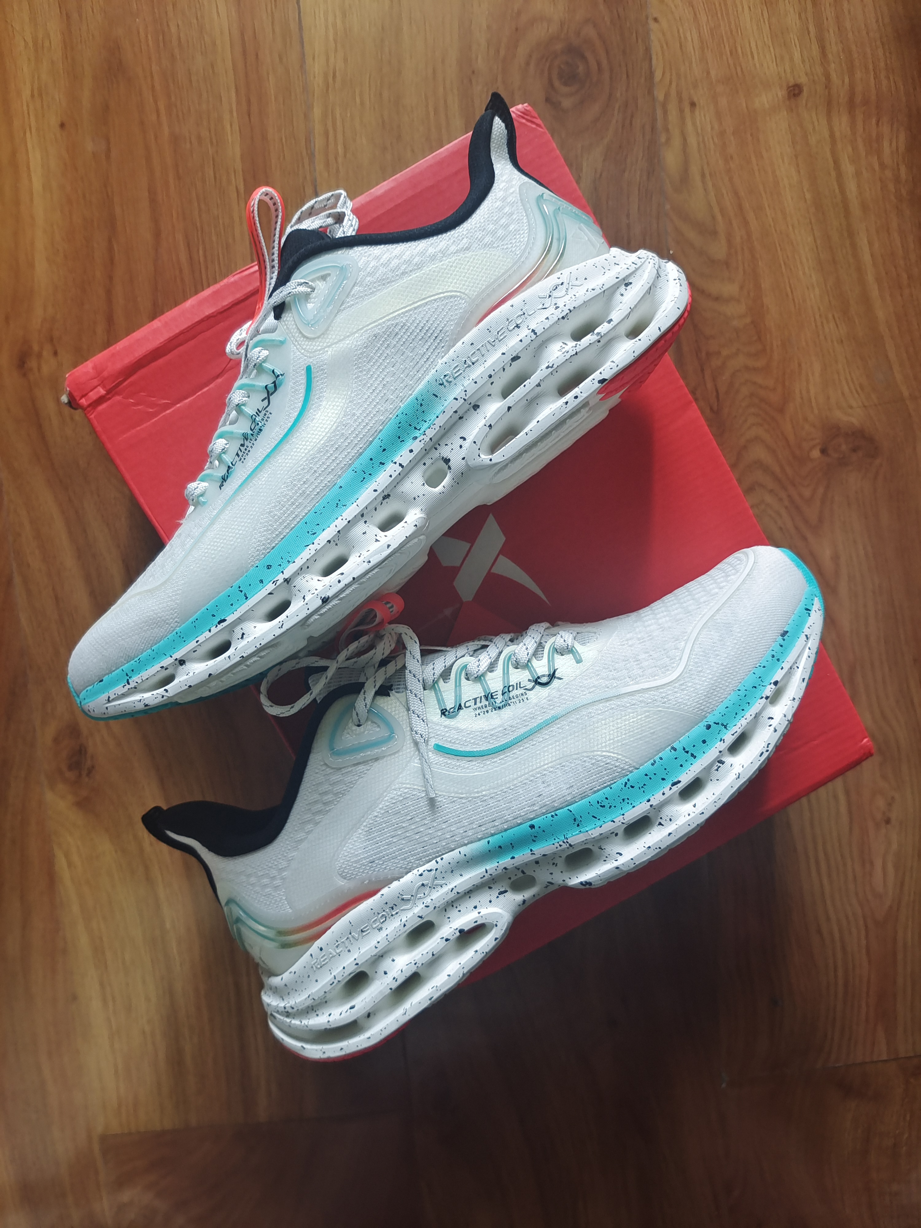 特步也崛起了！减震旋跑鞋来袭，9年结构缓震，成就夏日通勤佳品