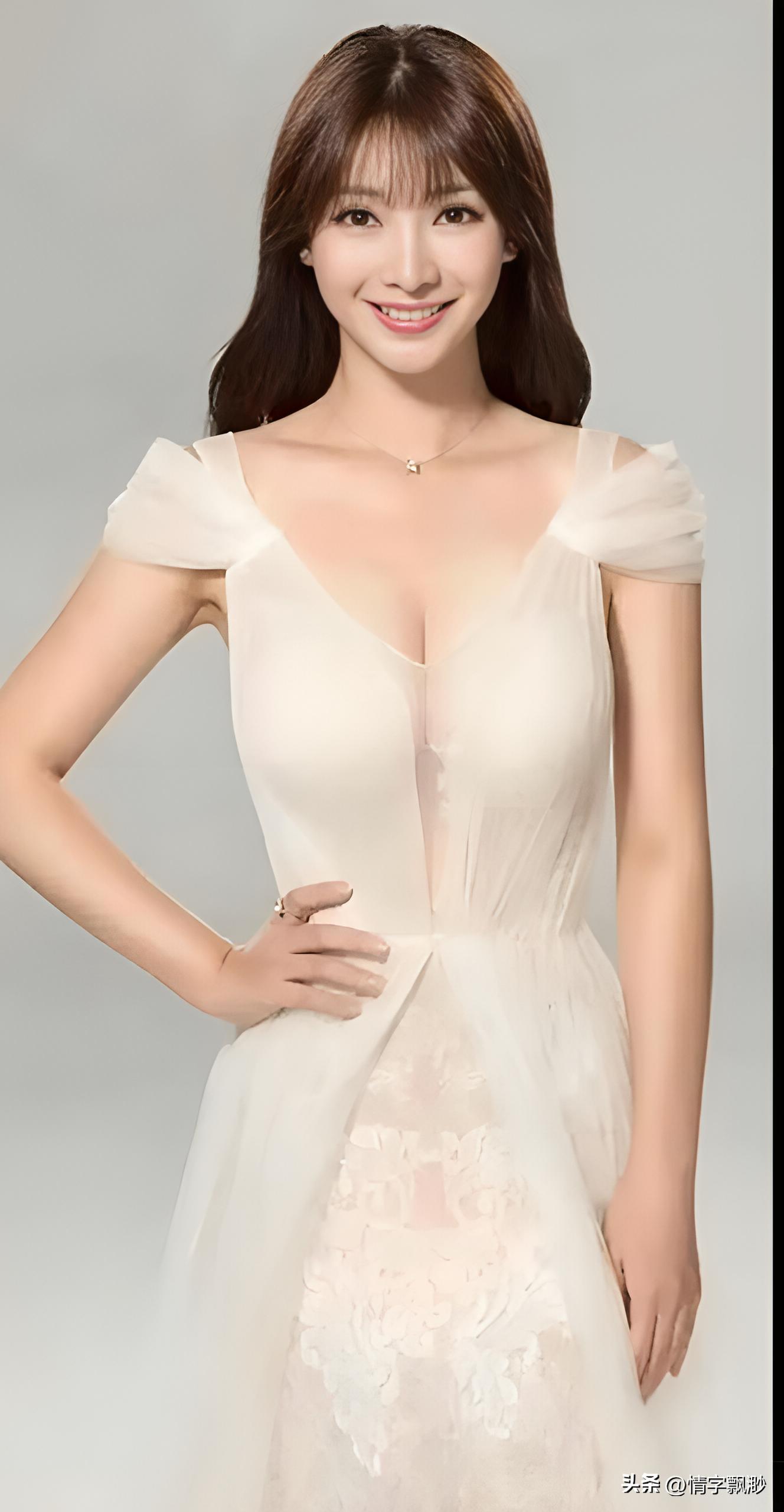 女星穿衣大胆突破：透视、露胸、*裤内**外露